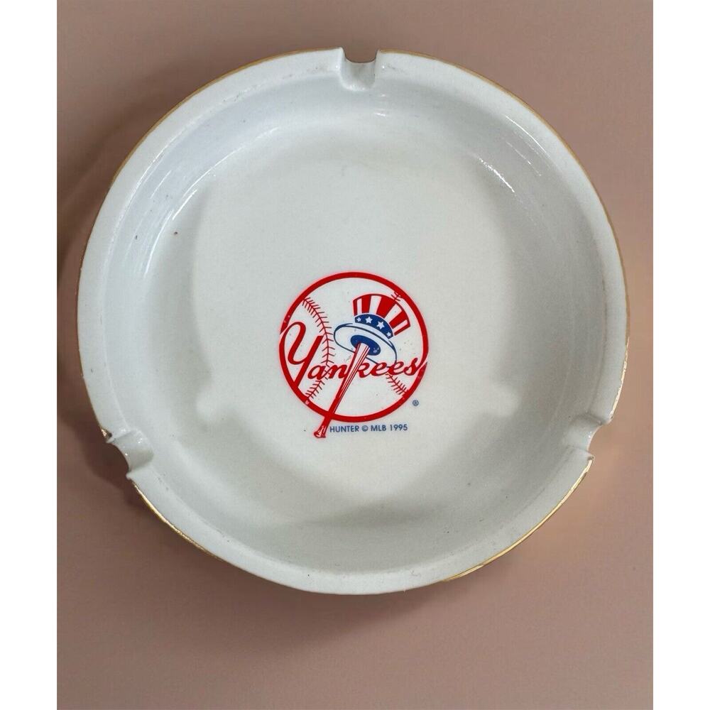 Yankeee New York Vintage Ashtray 1995 MLB Baseball Porcelain Ceramic Trinket